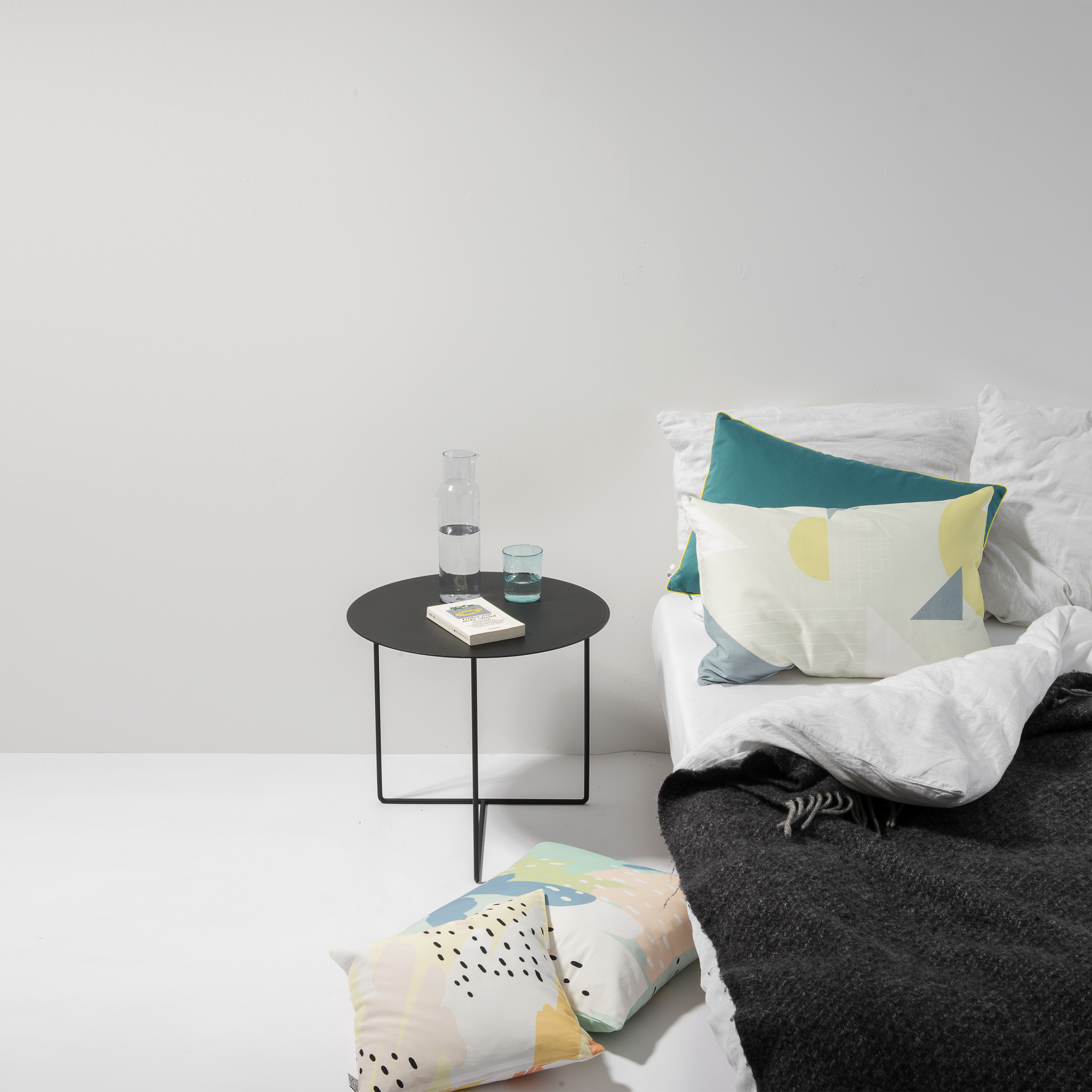 SOLID 03 | SOLID 01 Beistelltisch