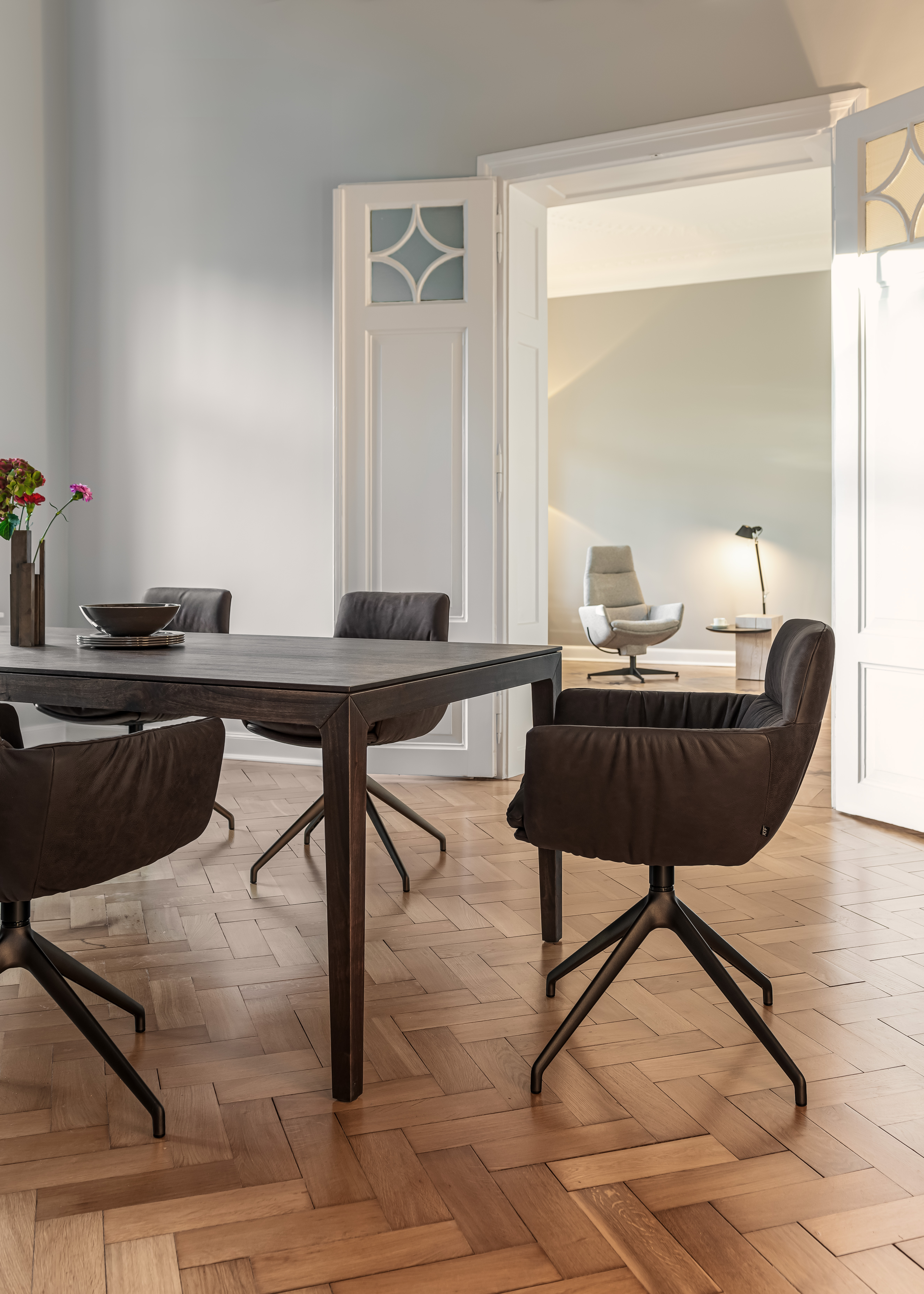 Aereo-sideboard-tab-ASCO-Faye-casual-chr-SL-KFF-RET-sv-2 AEREO Esstisch