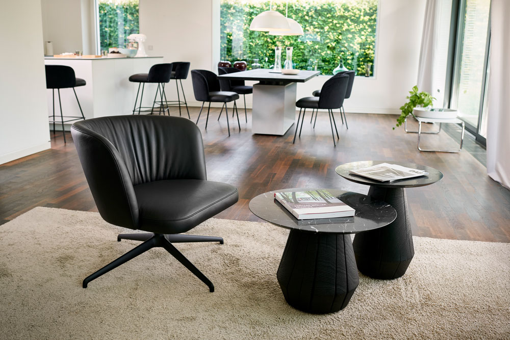 Milieu-GAIA-CASUAL-LOUNGE-sess-4Stern-DrehG-ma-pol-KFF-IVY-beiTab-1S-ASCO-01 IVY Beistelltisch Säulenhöhe 46 cm